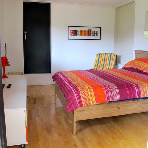 Pendeli Beach House - Accommodation Main Beach 4