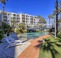 Ocean View Great FacilitiesViews - Accommodation Main Beach