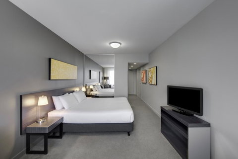 Punthill Norwest - Accommodation Main Beach 11