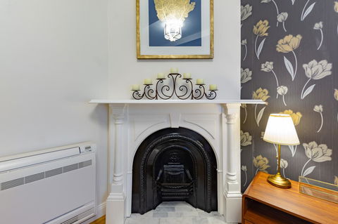 Heritage Townhouse Near Harbour Bridge - Accommodation Main Beach 8