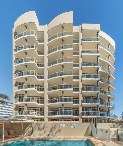 Northpoint Apartments - Accommodation Main Beach 2