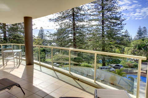 Northpoint Apartments - Accommodation Main Beach 11