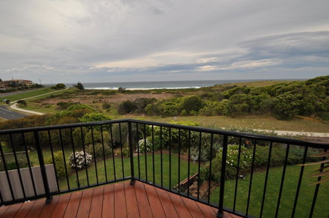Beachfront Apartments - Accommodation Main Beach 0