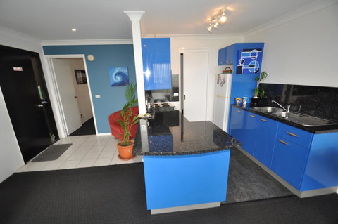 Beachfront Apartments - Accommodation Main Beach 7