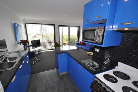 Beachfront Apartments - Accommodation Main Beach 6