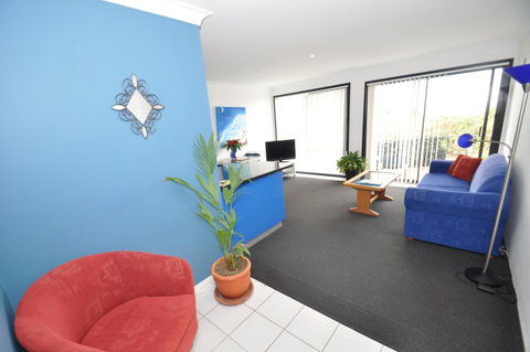 Beachfront Apartments - Accommodation Main Beach 3