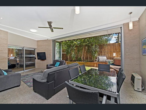 Crescent Head Spa Villa - Accommodation Main Beach 12