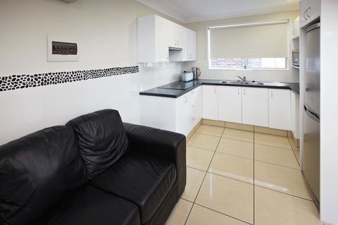 Jesmond Executive Villas - Accommodation Main Beach 29