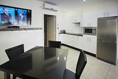 Jesmond Executive Villas - Accommodation Main Beach 21