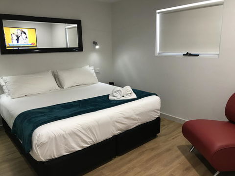 Jesmond Executive Villas - Accommodation Main Beach 5