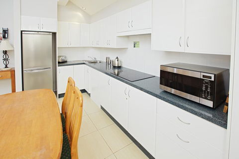 Jesmond Executive Villas - Accommodation Main Beach 24