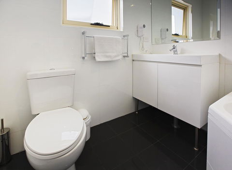 Jesmond Executive Villas - Accommodation Main Beach 27