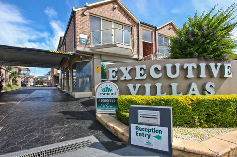 Jesmond Executive Villas - Accommodation Main Beach 4