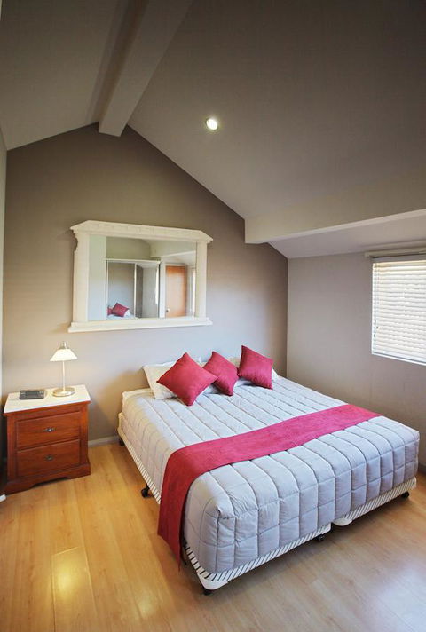 Jesmond Executive Villas - Accommodation Main Beach 34