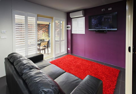 Jesmond Executive Villas - Accommodation Main Beach 26