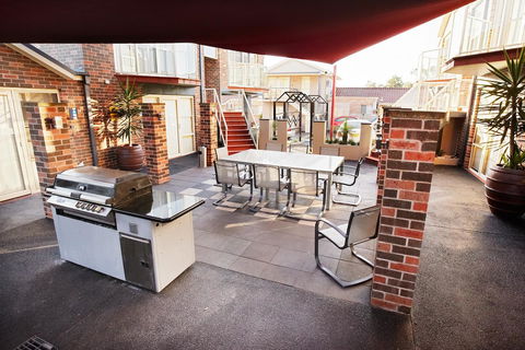 Jesmond Executive Villas - Accommodation Main Beach 17