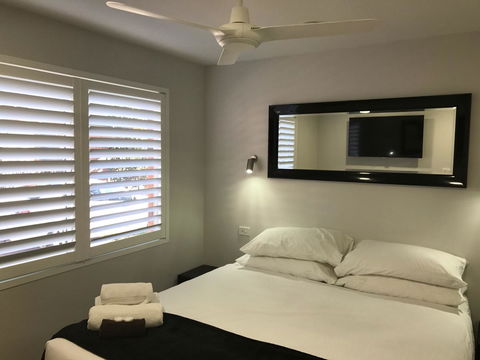 Jesmond Executive Villas - Accommodation Main Beach 8
