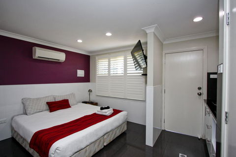Jesmond Executive Villas - Accommodation Main Beach 38