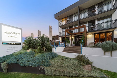 Hotel Nelson - Accommodation Main Beach 0