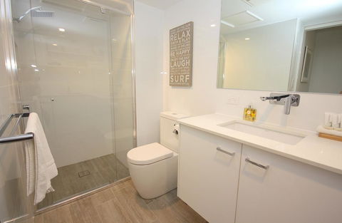 Cossies By The Sea - Accommodation Main Beach 5