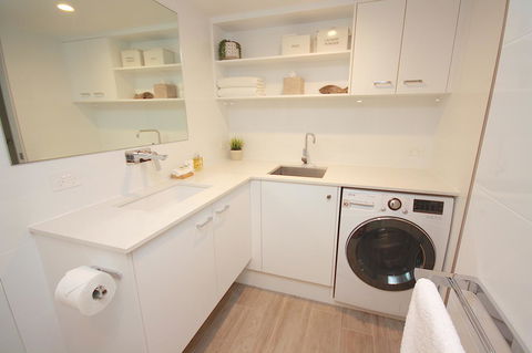 Cossies By The Sea - Accommodation Main Beach 6