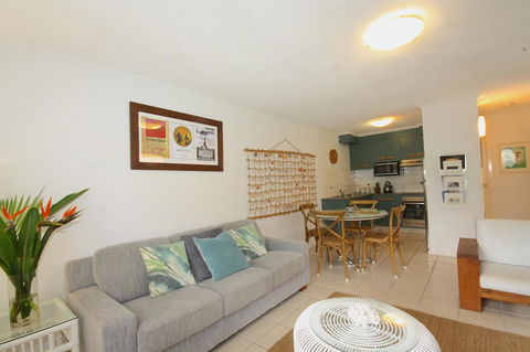Cossies By The Sea - Accommodation Main Beach 11