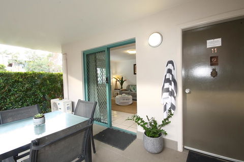 Cossies By The Sea - Accommodation Main Beach 13