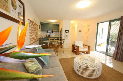 Cossies By The Sea - Accommodation Main Beach 4