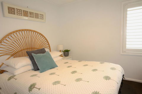 Cossies By The Sea - Accommodation Main Beach 8