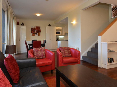 Villa Executive 2br Cypress DS Located Within Cypress Lakes Resort - Accommodation Main Beach 1