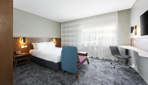 Holiday Inn Express Sydney Airport, An IHG Hotel - Accommodation Main Beach 6