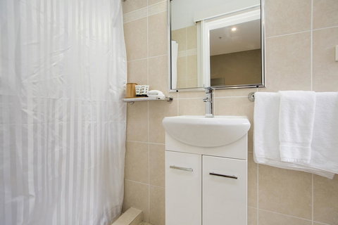 CH Boutique Hotel & Apartments, Ascend Hotel Collection - Accommodation Main Beach 36