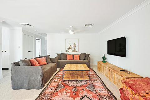 The Lord Byron - Accommodation Main Beach 28