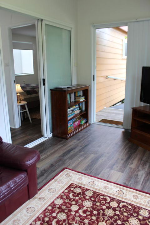 Little Gem - Accommodation Main Beach 9