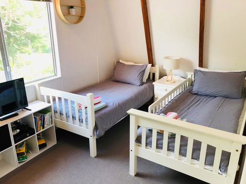 Little Blue Beach House - Accommodation Main Beach 5