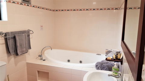 Great Escape Lofts - Accommodation Main Beach 4