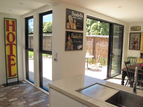 Apple Tree Cottage - Accommodation Main Beach 6