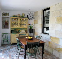 Apple Tree Cottage - Accommodation Main Beach