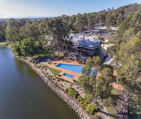 Oaks Cypress Lakes Resort - Accommodation Main Beach 0