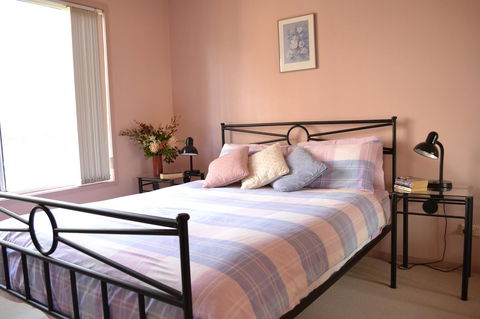 Bundle Hill Cottages - Accommodation Main Beach 28