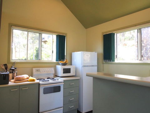 Bundle Hill Cottages - Accommodation Main Beach 14