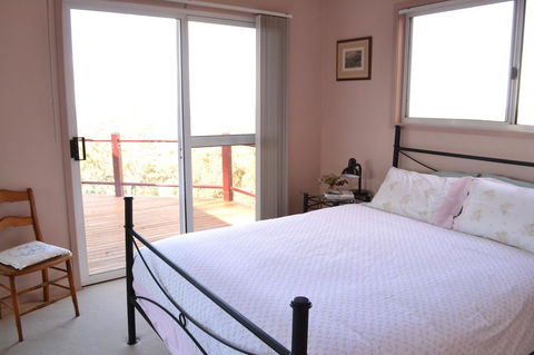 Bundle Hill Cottages - Accommodation Main Beach 27