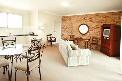 Potters Apartments - Accommodation Main Beach 11