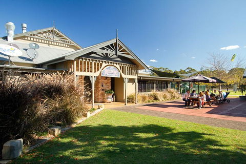 Potters Apartments - Accommodation Main Beach 1