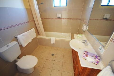 Potters Apartments - Accommodation Main Beach 13