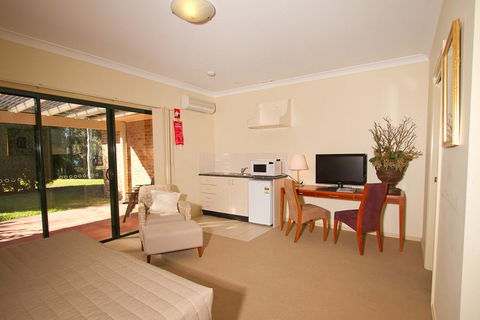 Potters Apartments - Accommodation Main Beach 15