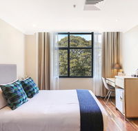 Ryals Hotel - Broadway - Accommodation Main Beach