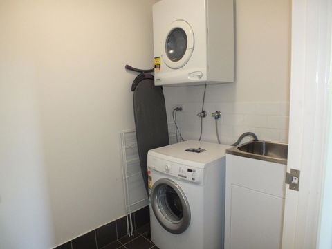 Pacific Marina Apartments - Accommodation Main Beach 25