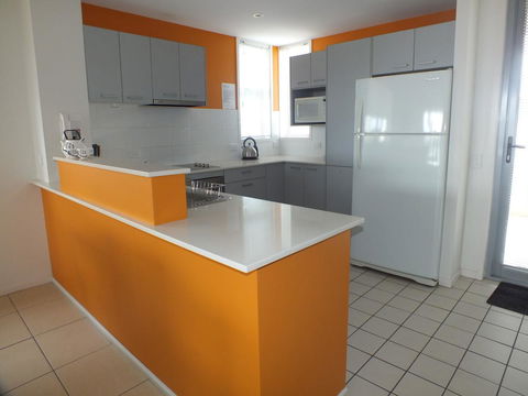 Pacific Marina Apartments - Accommodation Main Beach 19