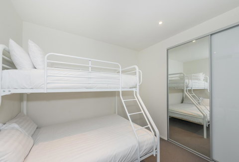 Lakefront 116 Kingston ACT - Accommodation Main Beach 4